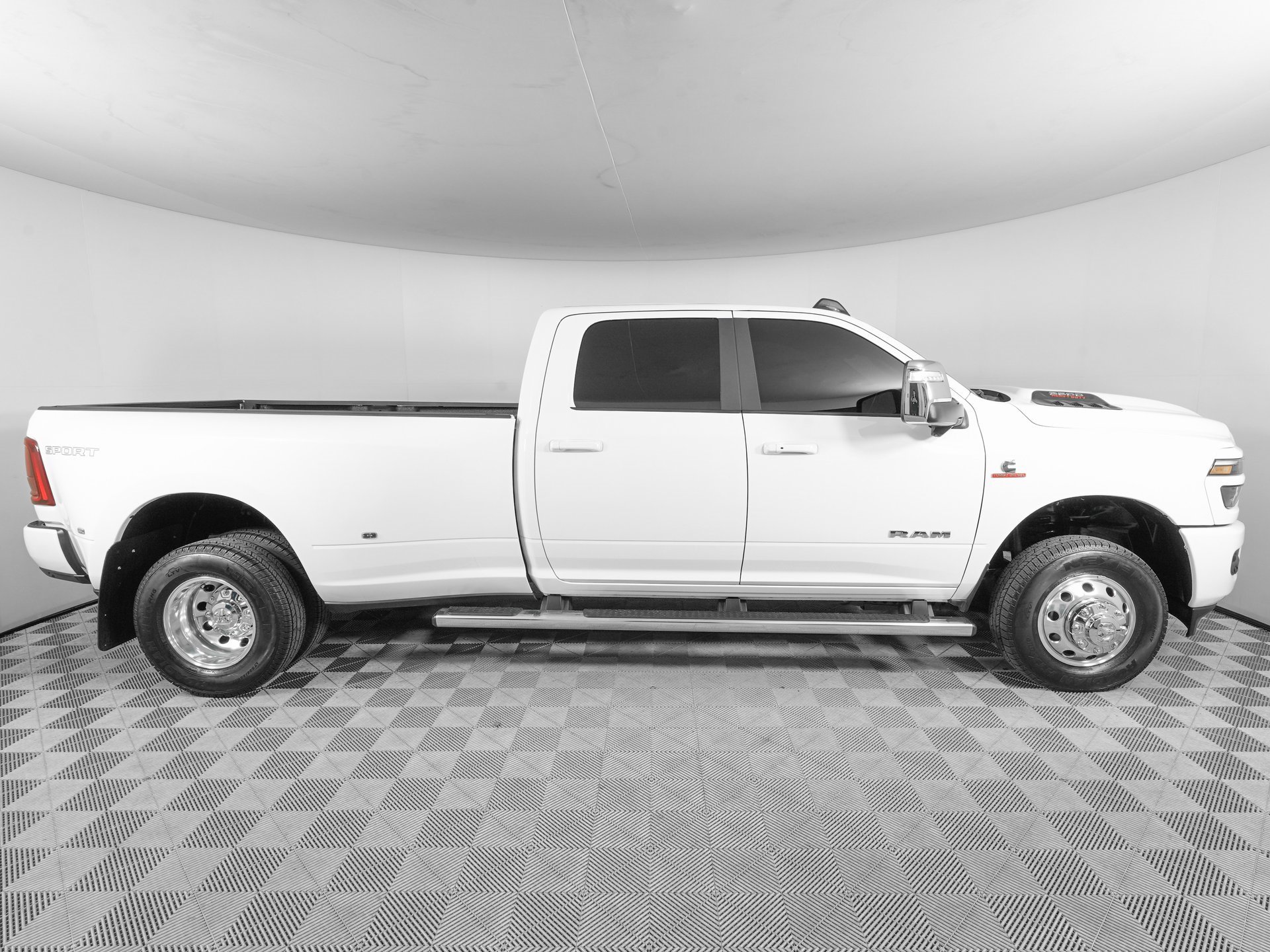 Used 2025 RAM 3500 Laramie w/ Sport Appearance Package image 4