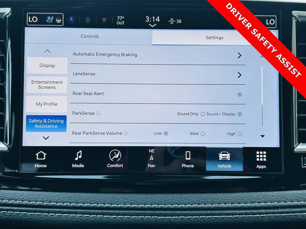 New 2026 Chrysler Pacifica Limited w/ Uconnect Theater Family Group image 12