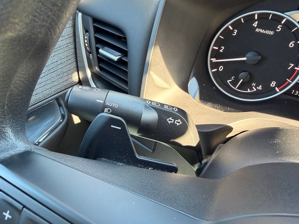 Used 2023 Nissan Rogue S AWD/4WD image 15