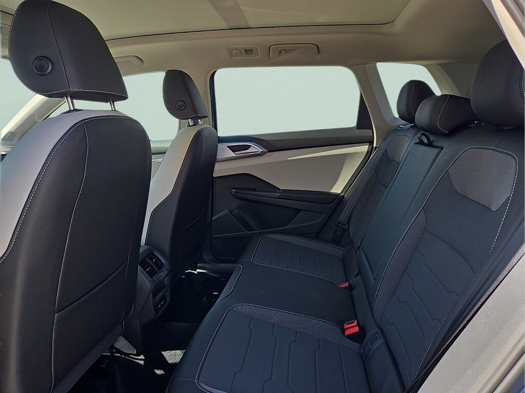 New 2026 Volkswagen Taos SE FWD image 11