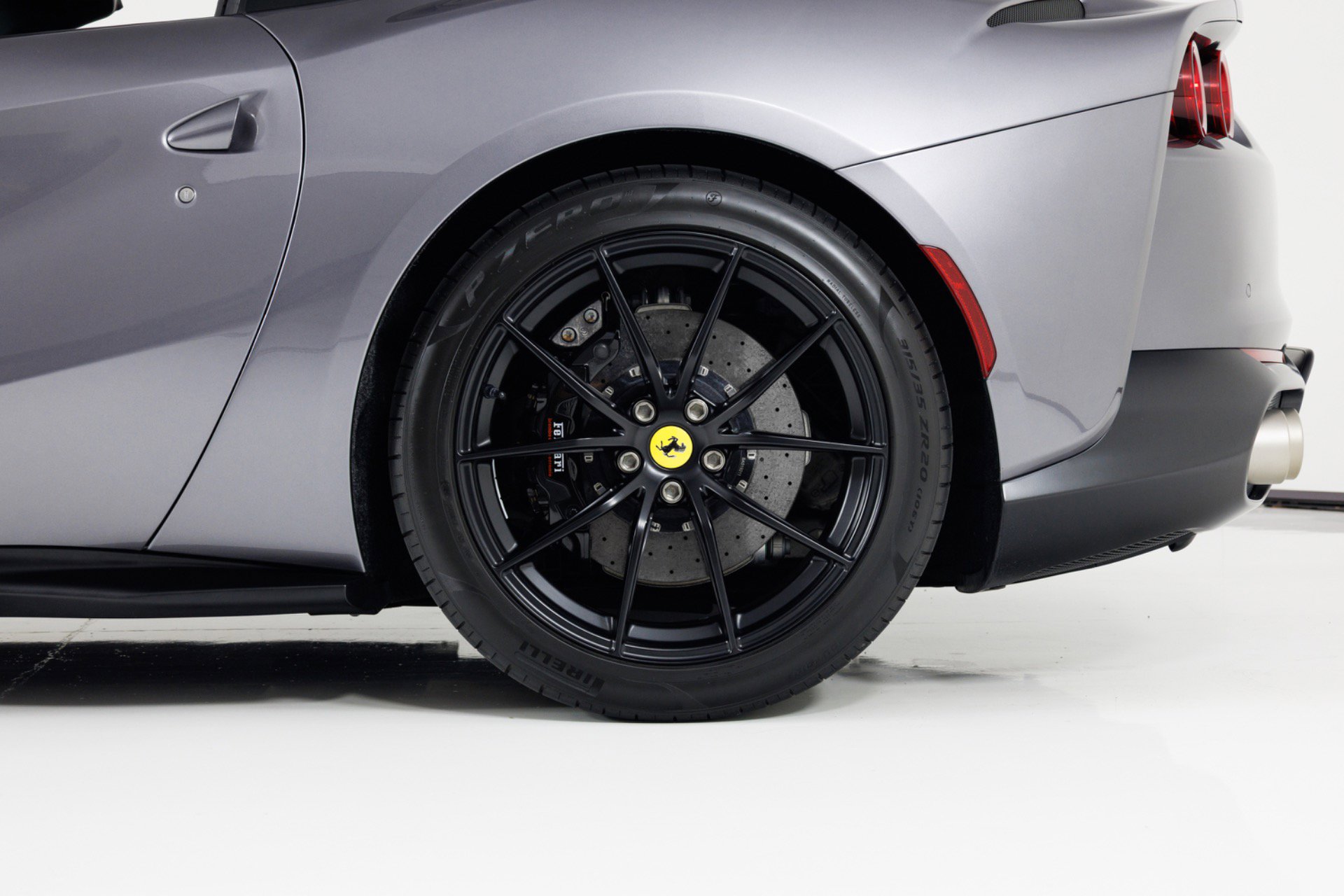 Used 2021 Ferrari 812 GTS RWD image 13