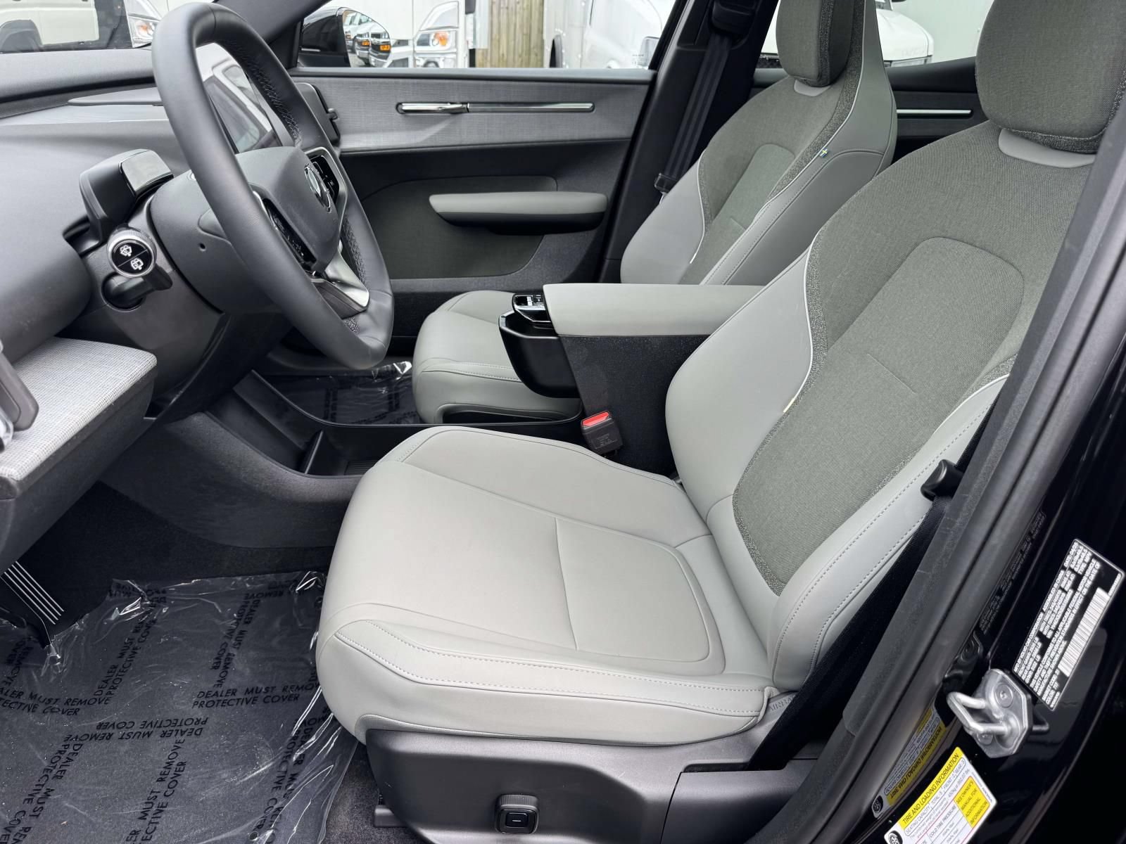 Used 2025 Volvo EX30 Plus w/ Protection Package Premier AWD/4WD image 20