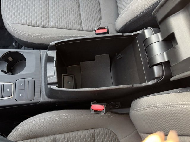 Used 2020 Ford Escape SE image 21