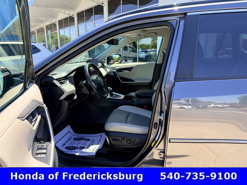 Used 2023 Toyota RAV4 Limited AWD/4WD image 32