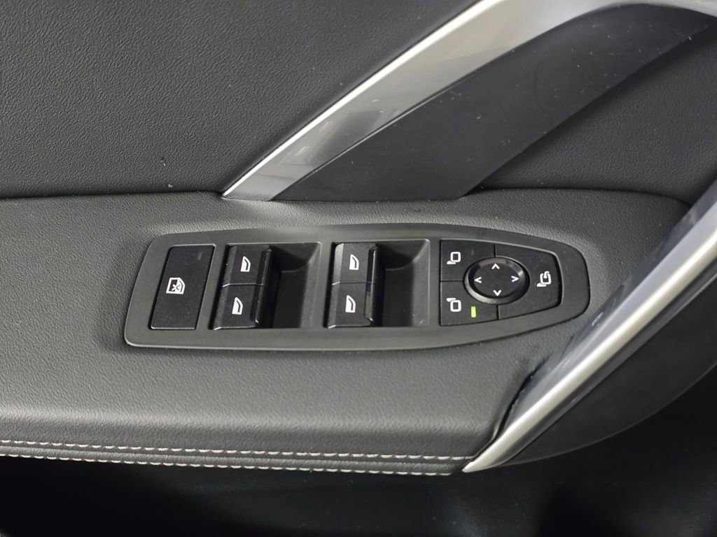 Used 2025 BMW X1 xDrive28i w/ Technology Package image 13