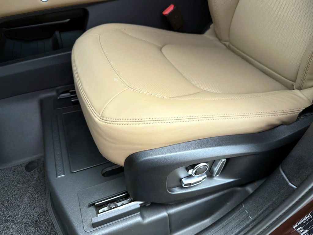 New 2026 Land Rover Defender 130 X-Dynamic SE AWD/4WD image 19
