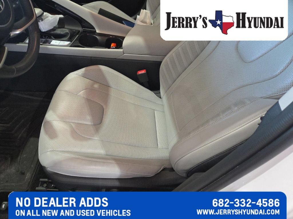 Used 2025 Hyundai Elantra Limited FWD image 7