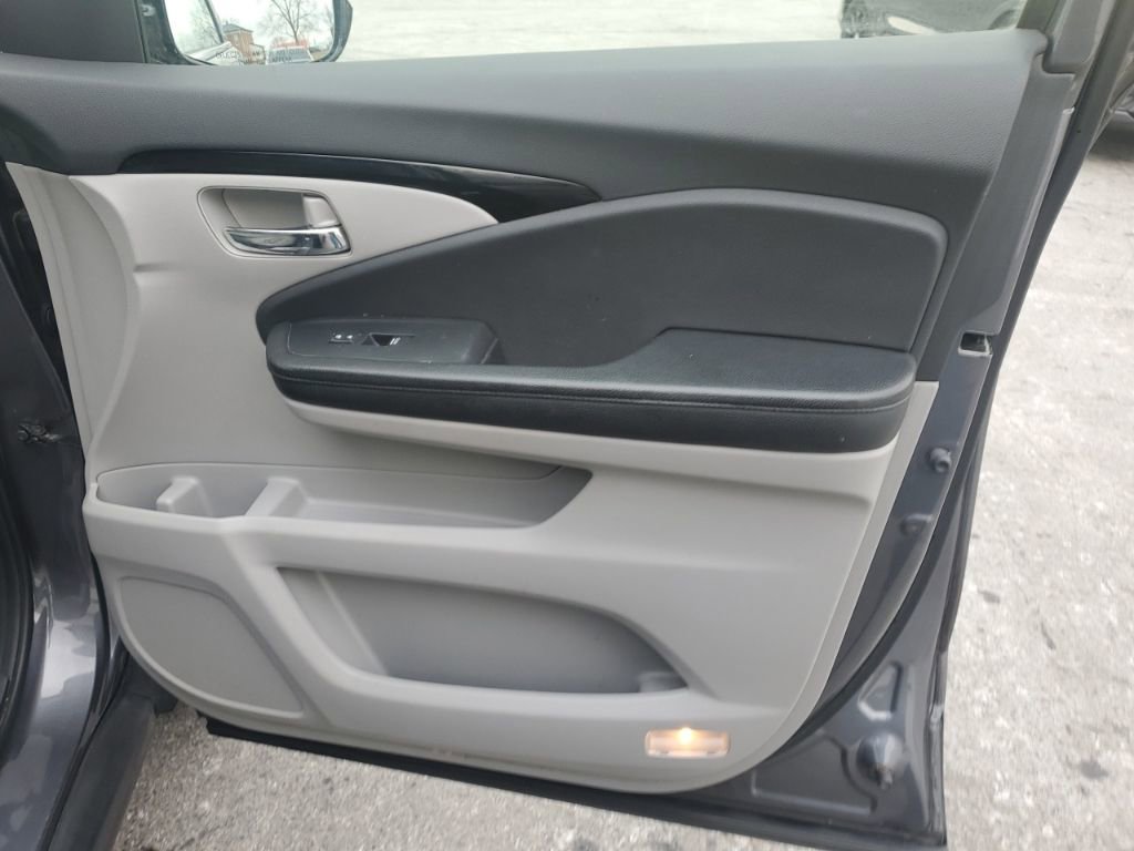 Used 2016 Honda Pilot Touring image 31