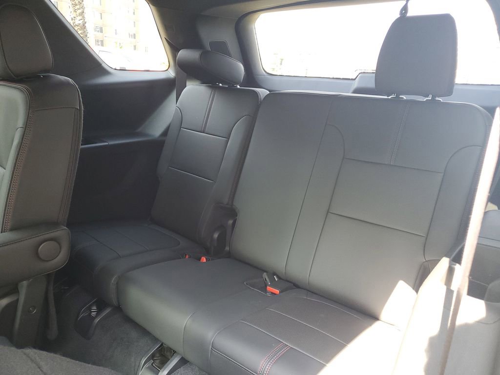Used 2023 Chevrolet Traverse RS image 15