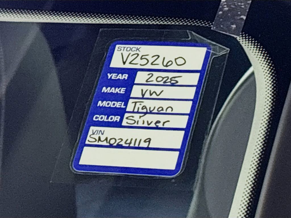 New 2025 Volkswagen Tiguan SE image 24