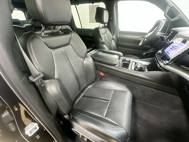 Used 2025 Jeep Wagoneer 4WD w/ Convenience Group I image 28