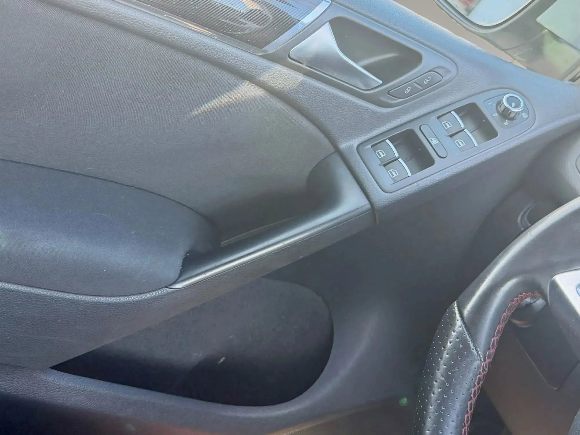 Used 2011 Volkswagen Golf 4-Door image 18