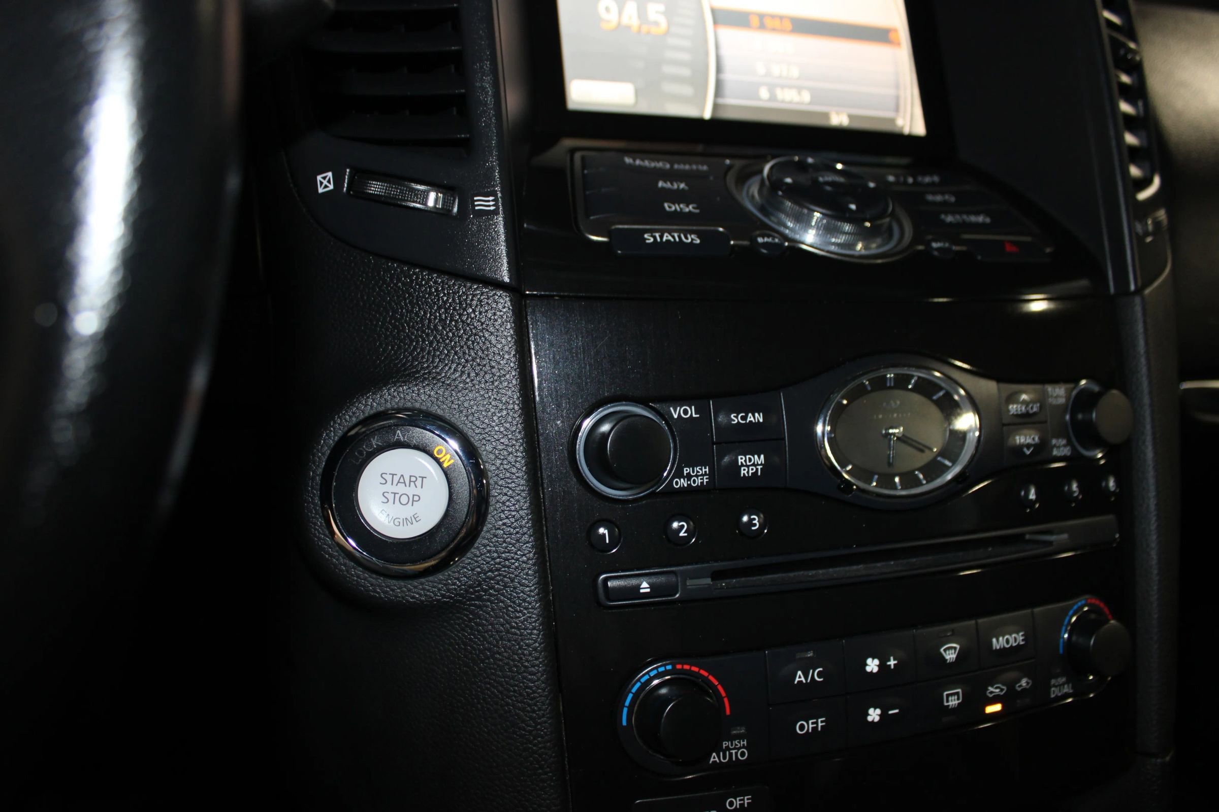 Used 2014 INFINITI QX70 3.7 image 15