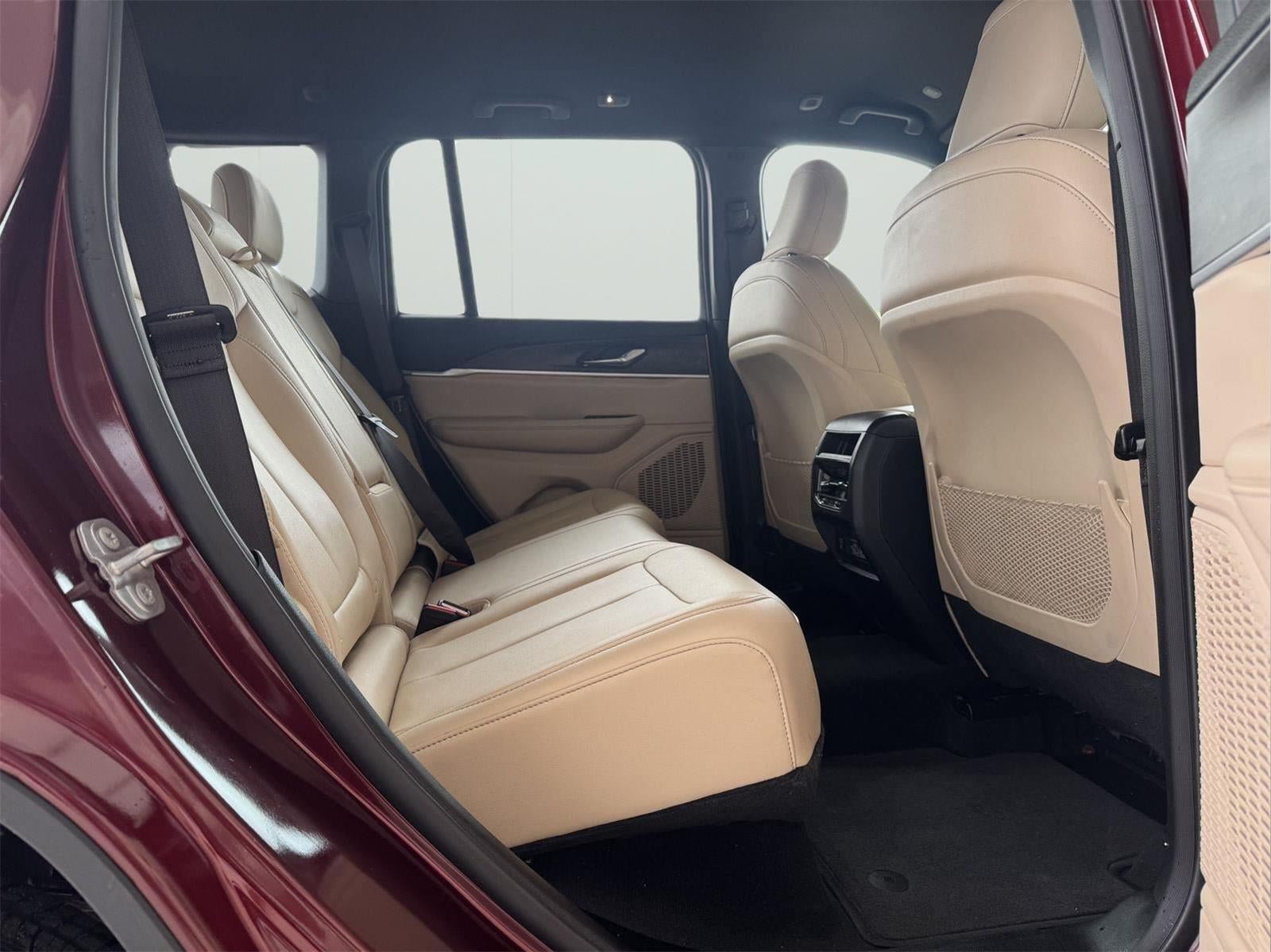 Used 2025 Jeep Grand Cherokee Limited AWD/4WD image 14