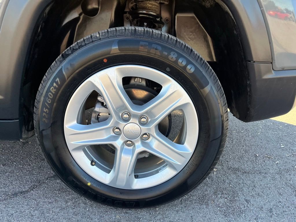 Used 2024 Jeep Compass Sport image 11