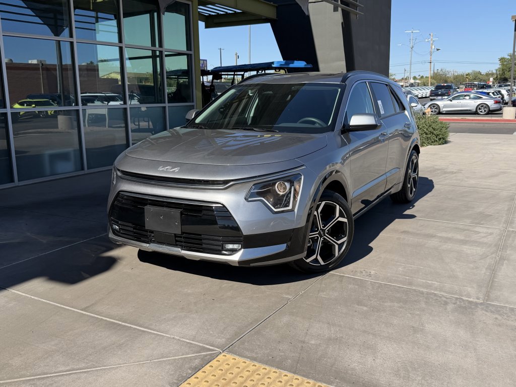 Used 2023 Kia Niro EX Touring image 2