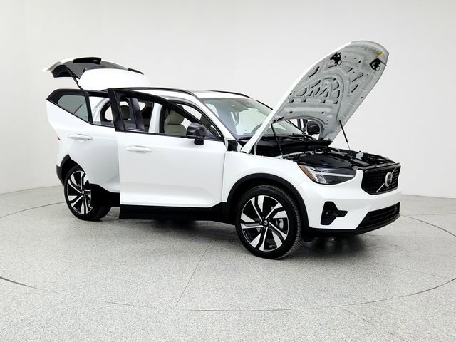 Certified 2024 Volvo XC40 B5 Plus w/ Protection Package Premier image 10