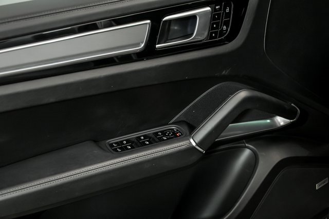 Used 2020 Porsche Cayenne Turbo image 9