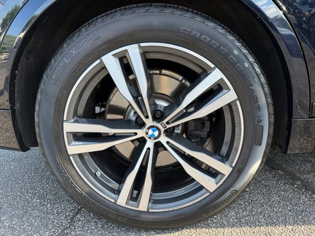 Used 2025 BMW X7 xDrive40i w/ M Sport Package AWD/4WD image 17