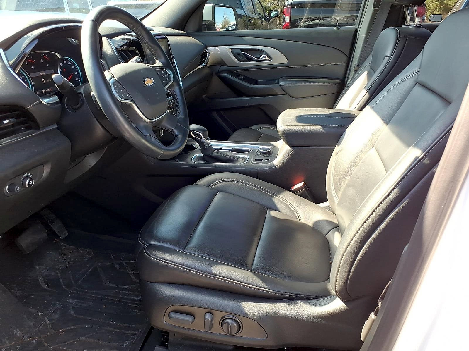 Certified 2023 Chevrolet Traverse LT w/ LPO, Floor Liner Package image 16