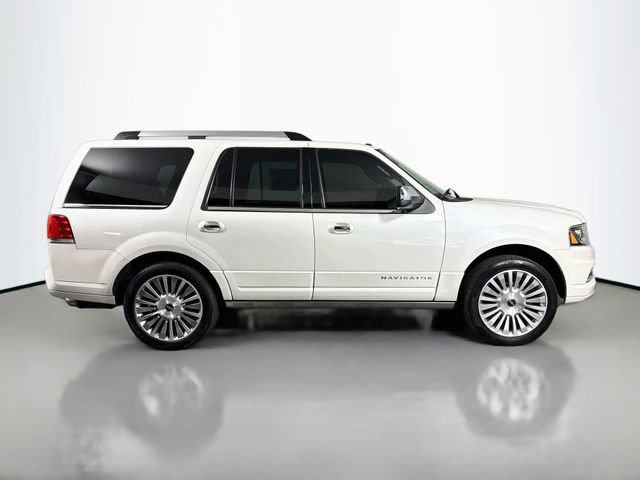 Used 2016 Lincoln Navigator Reserve AWD/4WD image 9