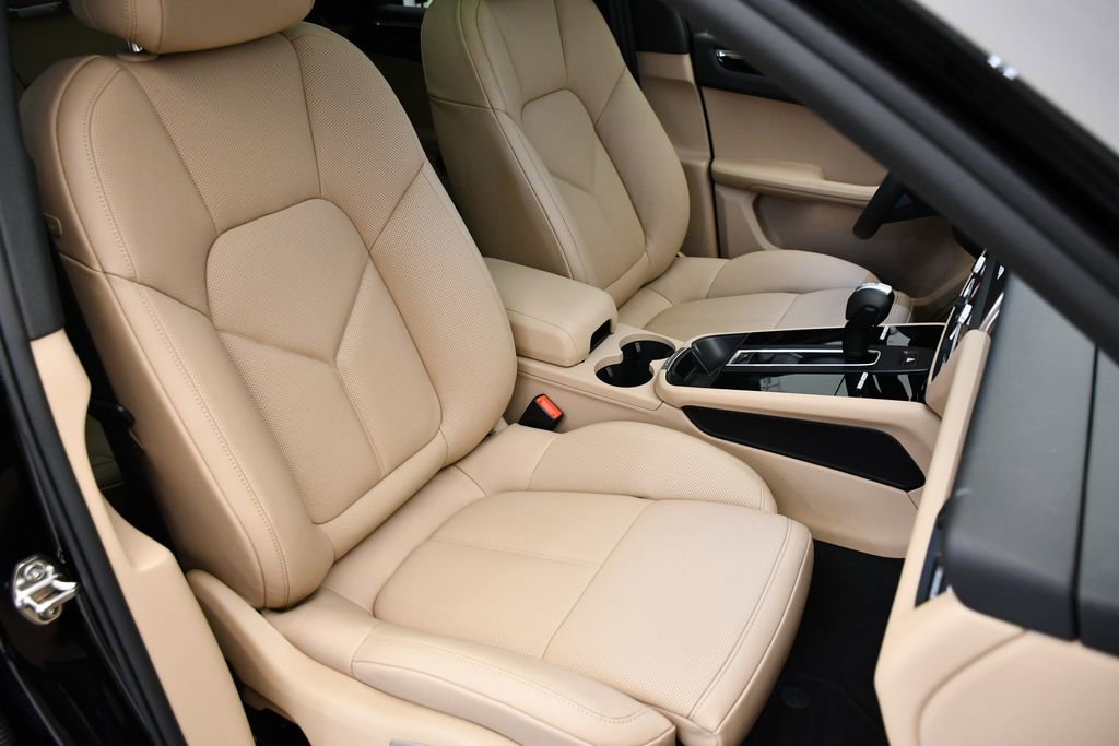 Certified 2025 Porsche Macan image 50