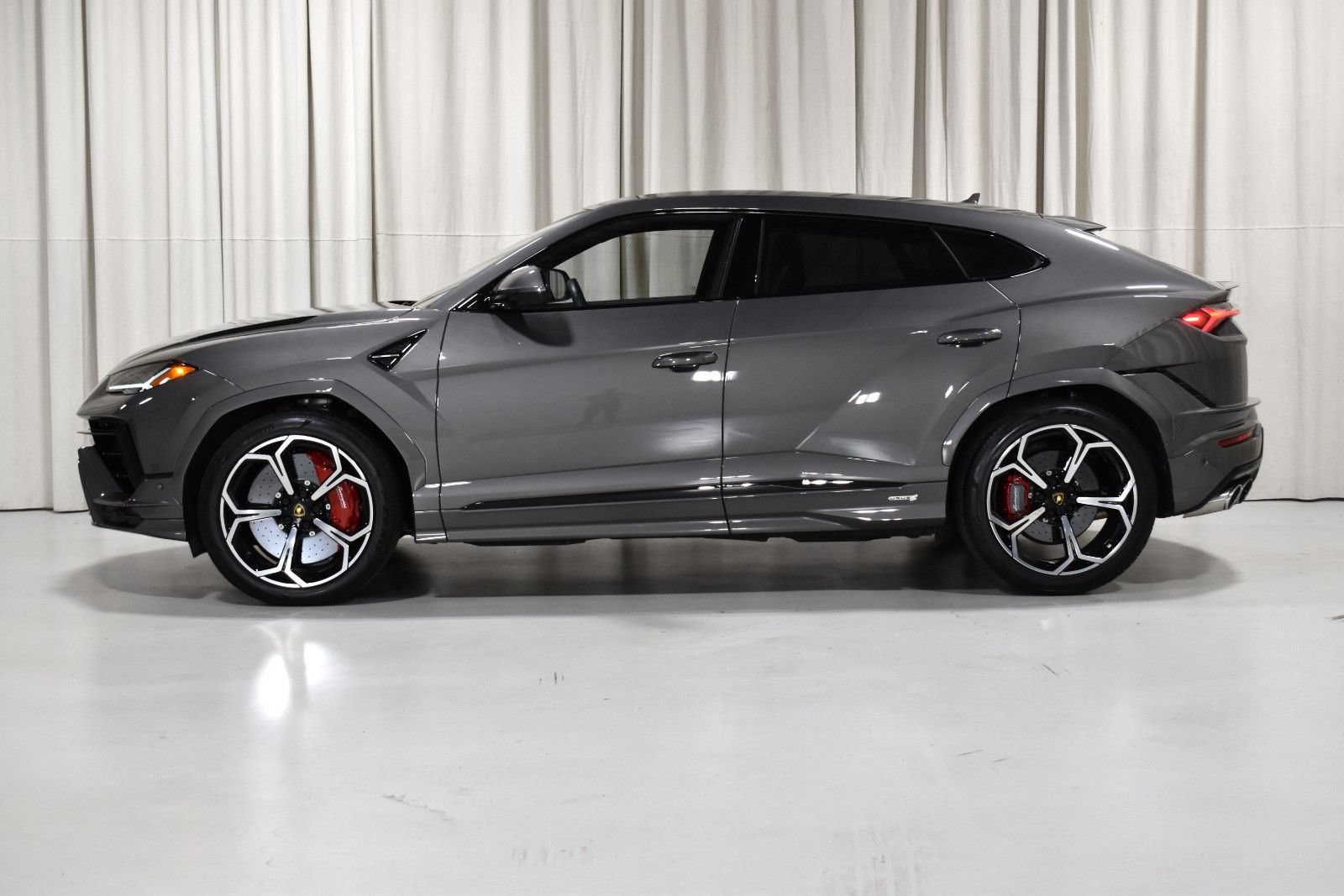 Used 2024 Lamborghini Urus S AWD/4WD image 8