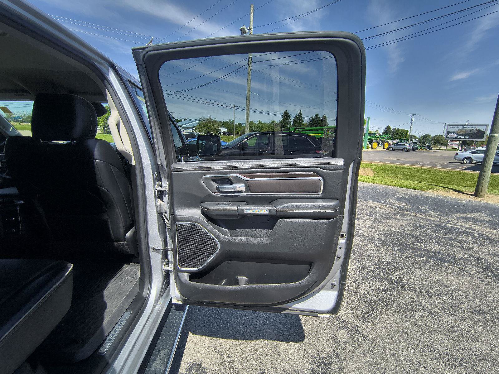 Used 2022 RAM 1500 Laramie AWD/4WD image 30
