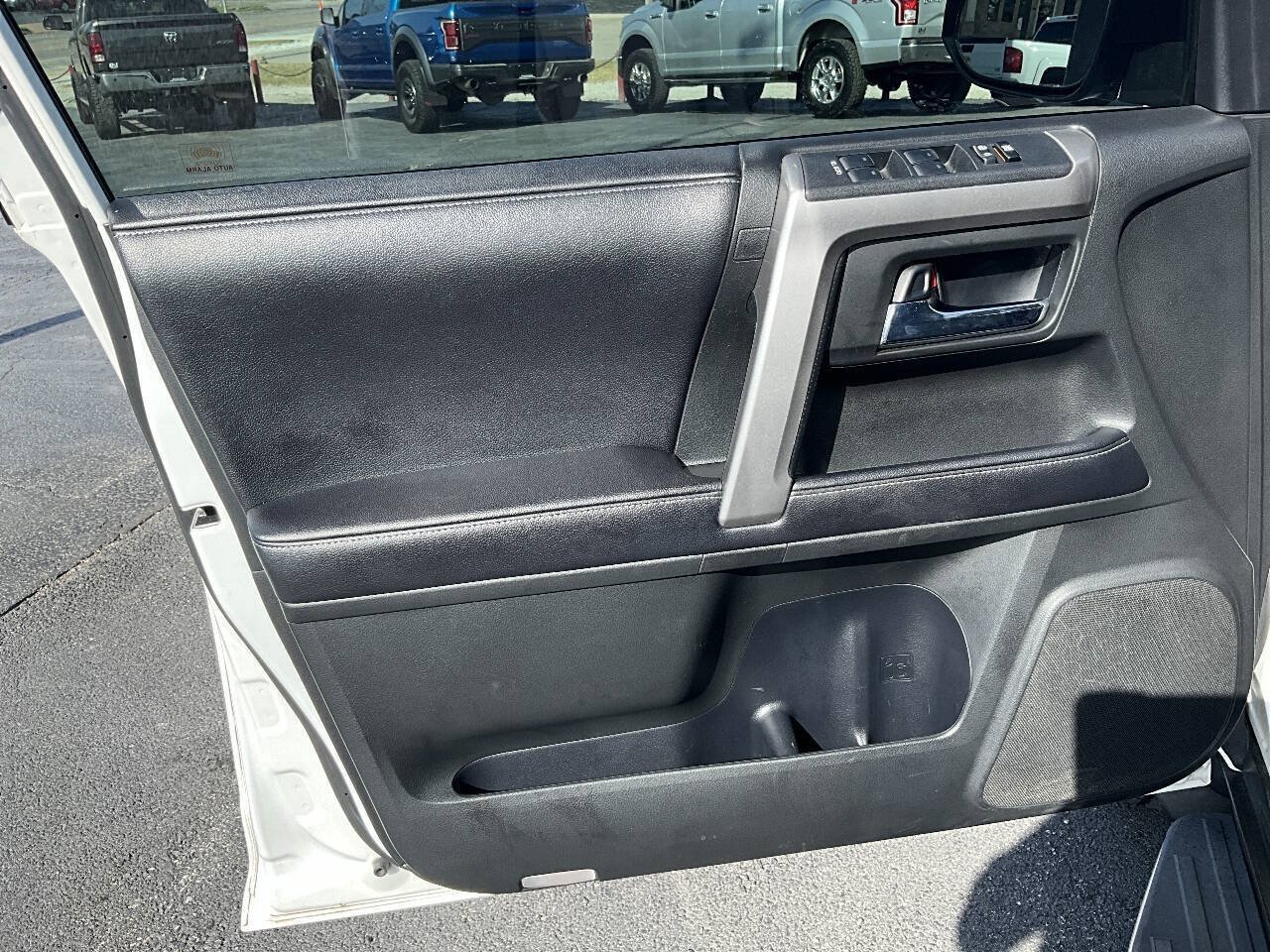 Used 2018 Toyota 4Runner SR5 Premium AWD/4WD image 23