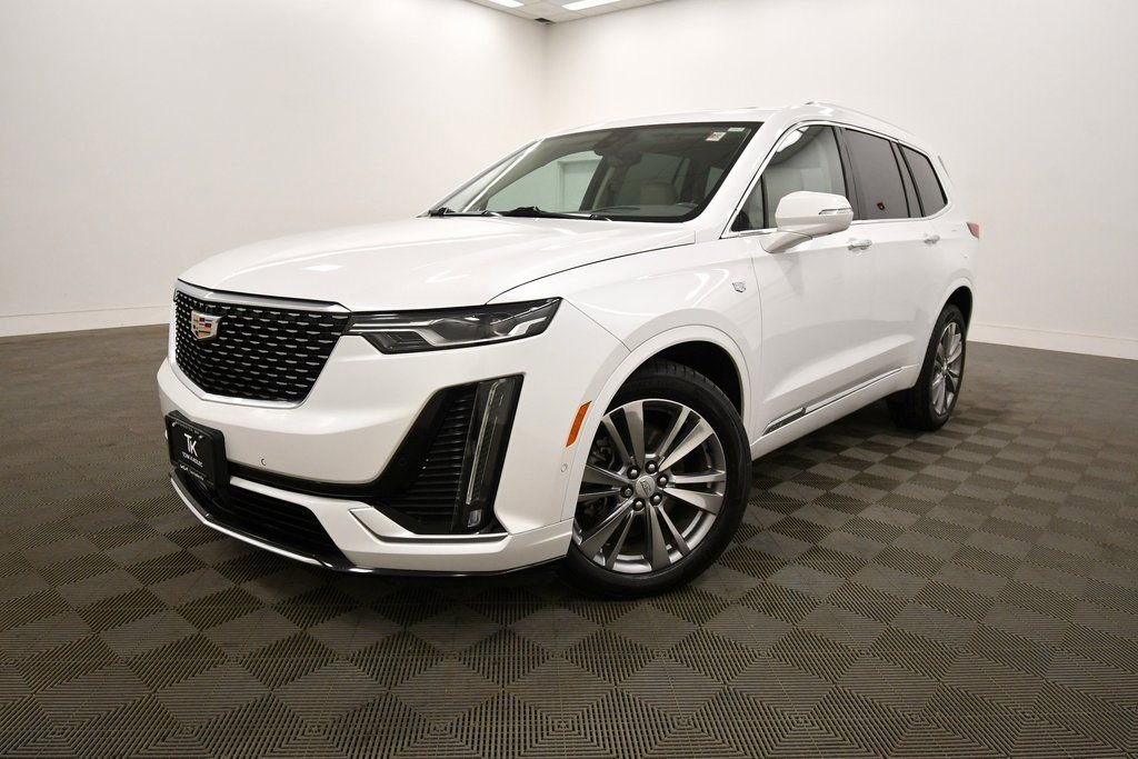 Used 2023 Cadillac XT6 Premium Luxury w/ Technology Package image 2