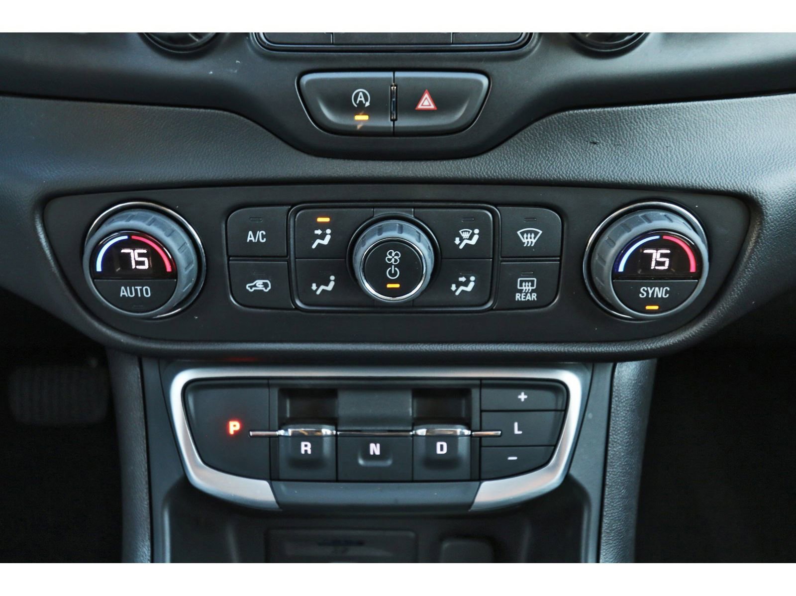 Used 2024 GMC Terrain SLT image 19