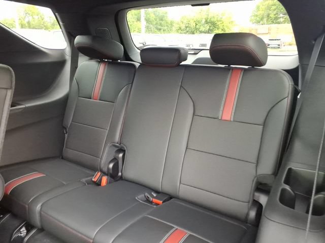 New 2027 Chevrolet Traverse RS FWD image 13
