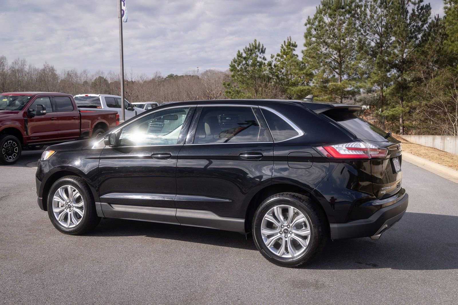 Used 2024 Ford Edge Titanium AWD/4WD image 7