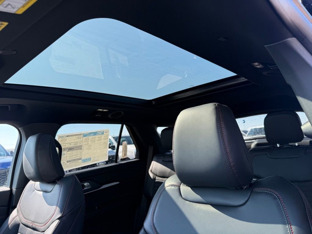 New 2026 Ford Explorer ST-Line w/ ST-Line Street Pack image 7