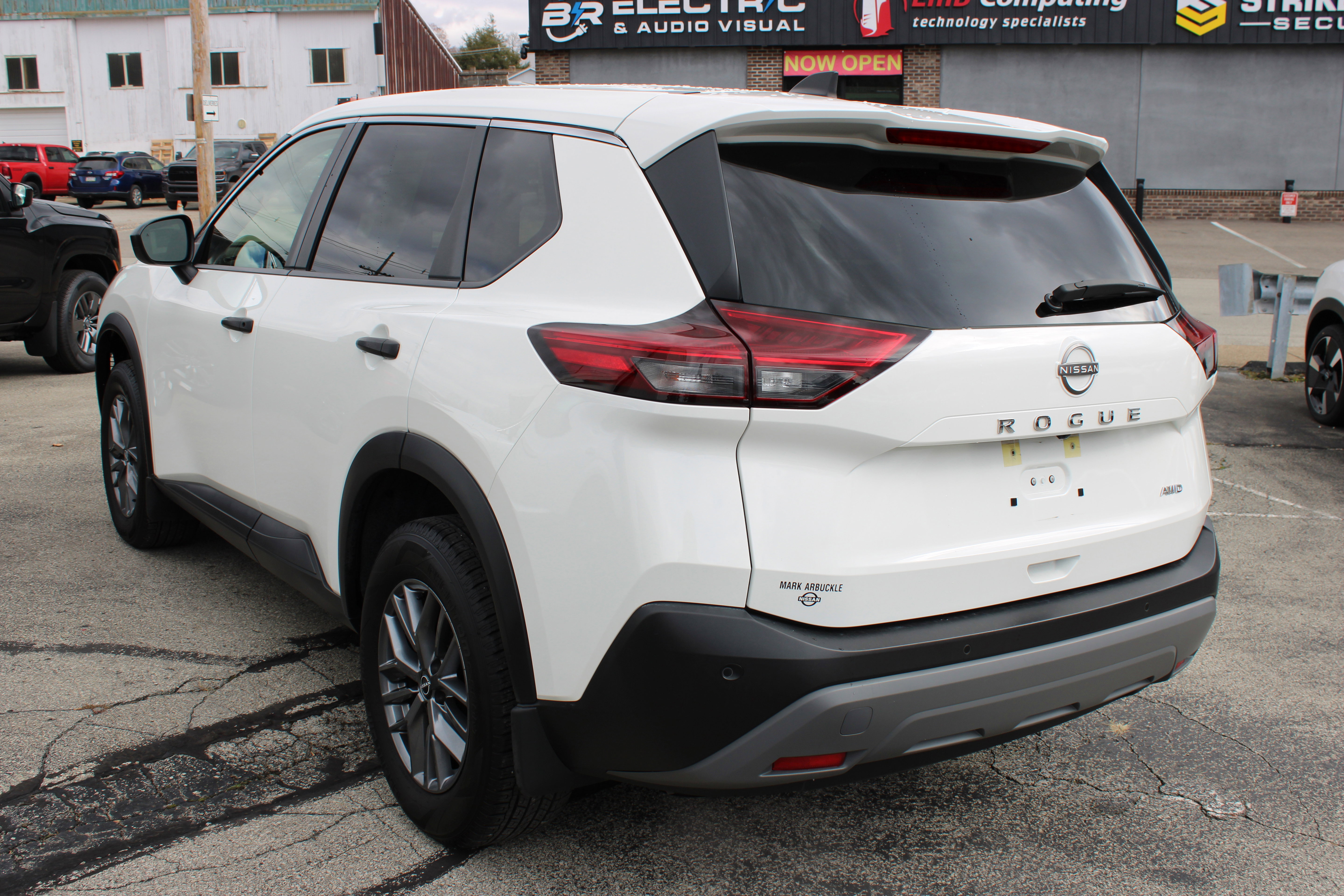 Certified 2023 Nissan Rogue S image 3