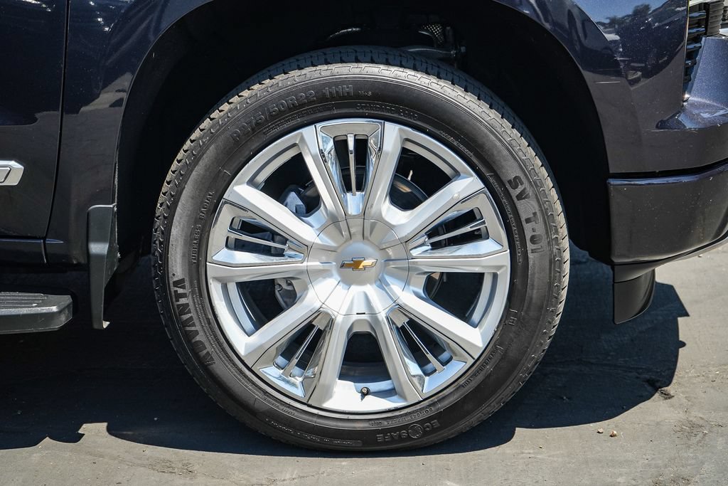 Used 2023 Chevrolet Silverado 1500 High Country w/ High Country Premium Package AWD/4WD image 11