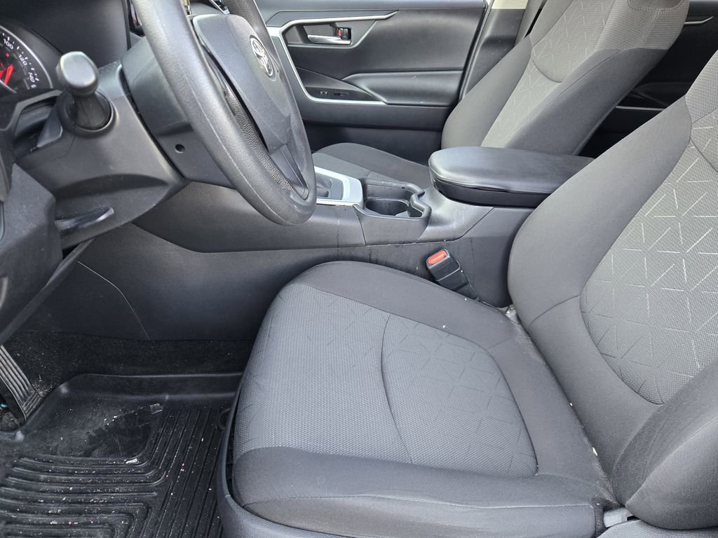 Used 2021 Toyota RAV4 XLE image 6