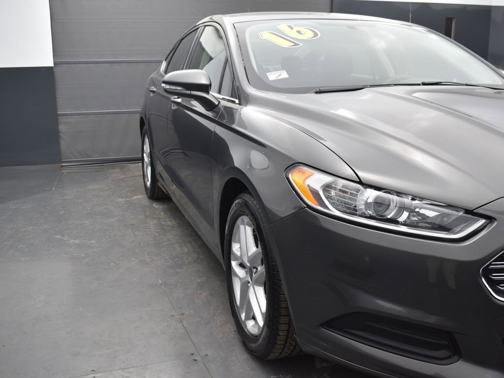 Used 2016 Ford Fusion SE image 35