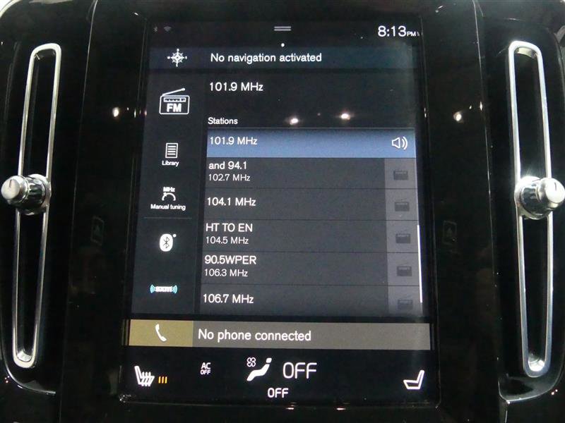 Used 2022 Volvo XC40 T5 Momentum image 42