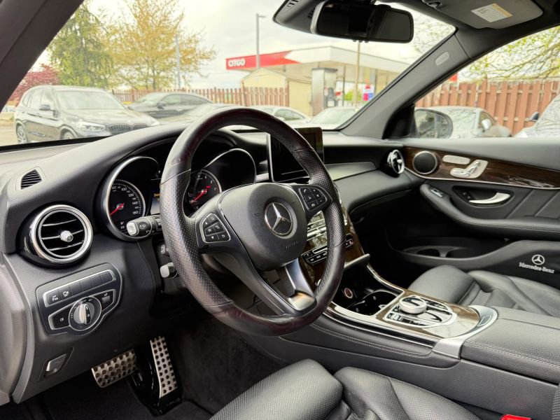 Used 2019 Mercedes-Benz GLC 300 4MATIC image 13