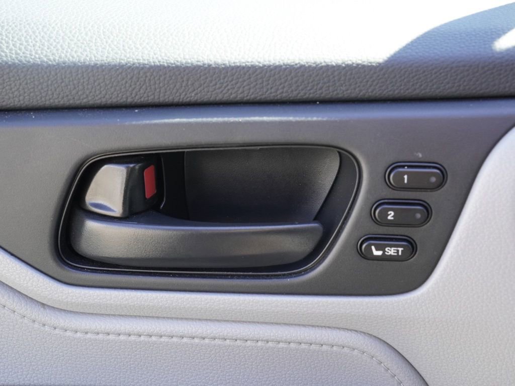 Used 2024 Honda Odyssey EX-L image 11