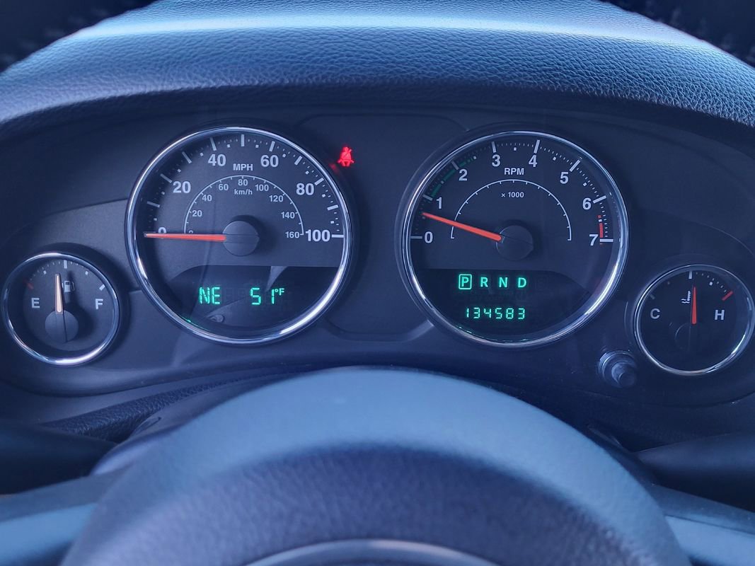 Used 2012 Jeep Wrangler Unlimited Sahara w/ Dual Top Group image 29