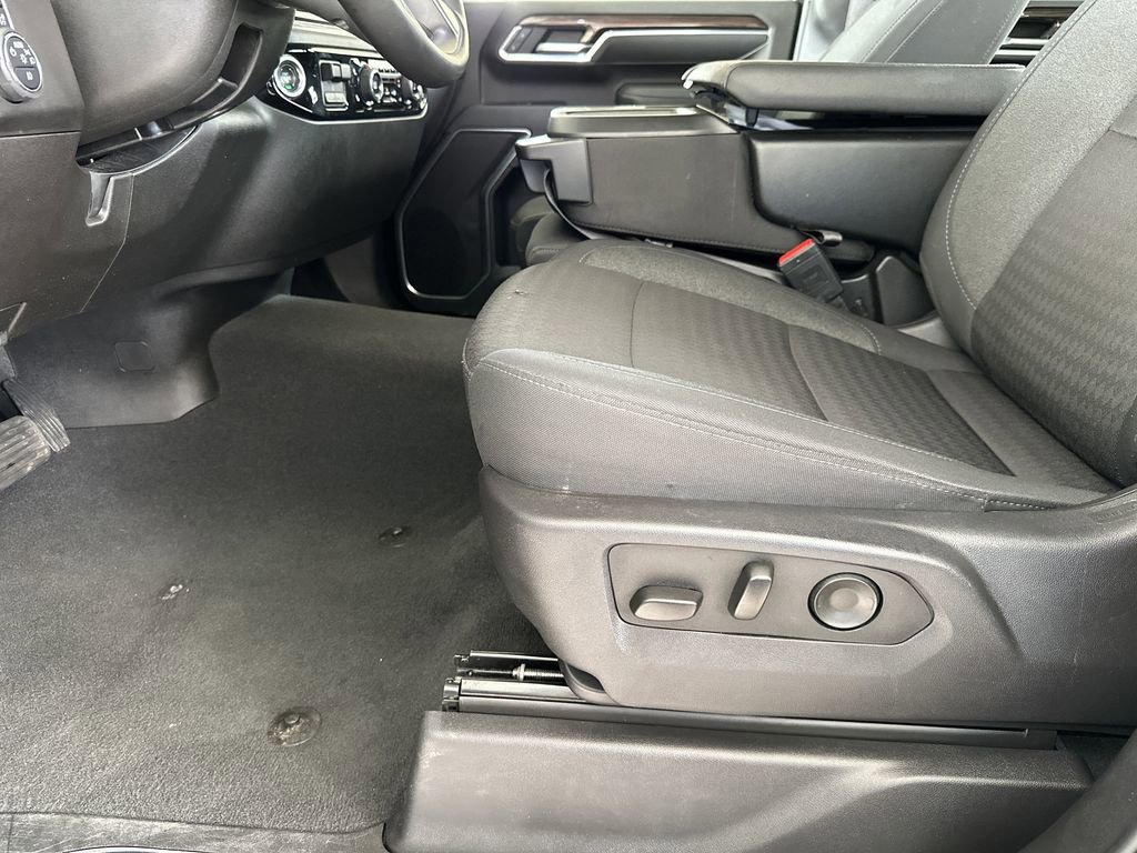 Used 2025 Chevrolet Silverado 2500 LT w/ Convenience Package image 14