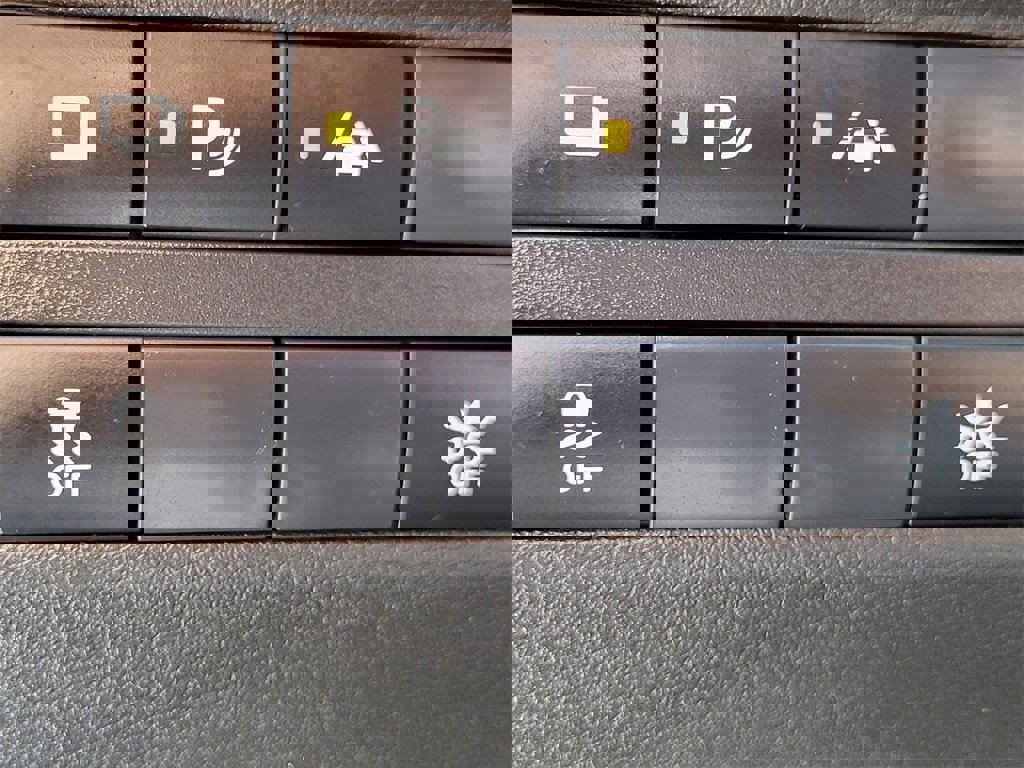 Used 2025 Nissan Versa S image 9