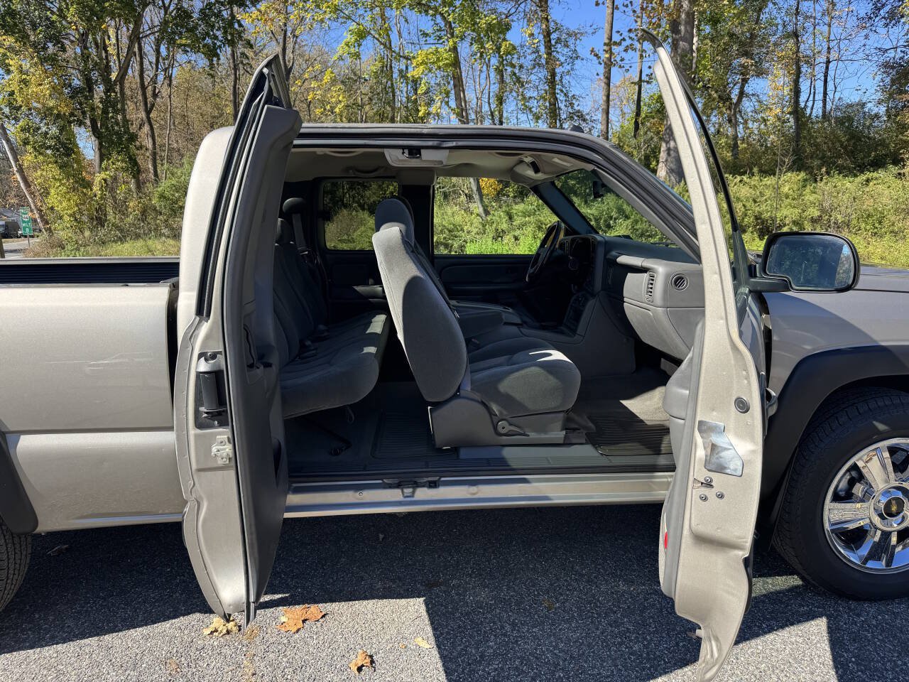 Used 2004 Chevrolet Silverado 1500 4x4 Extended Cab w/ Light Duty Power Package image 15