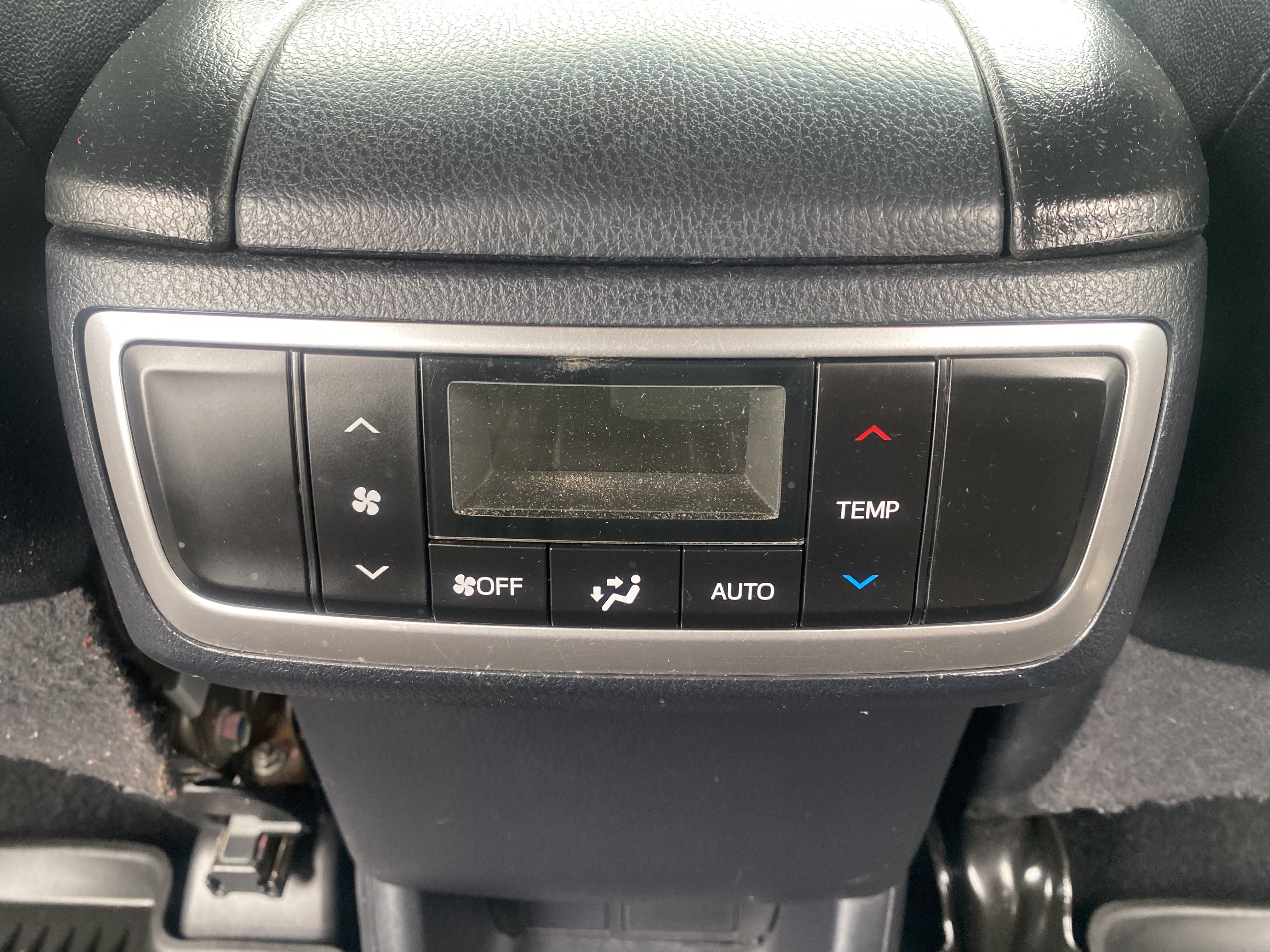 Used 2018 Toyota Highlander Plus FWD image 18