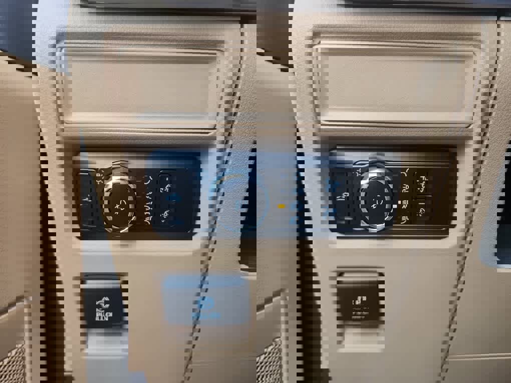 Used 2023 Ford F150 XLT image 32