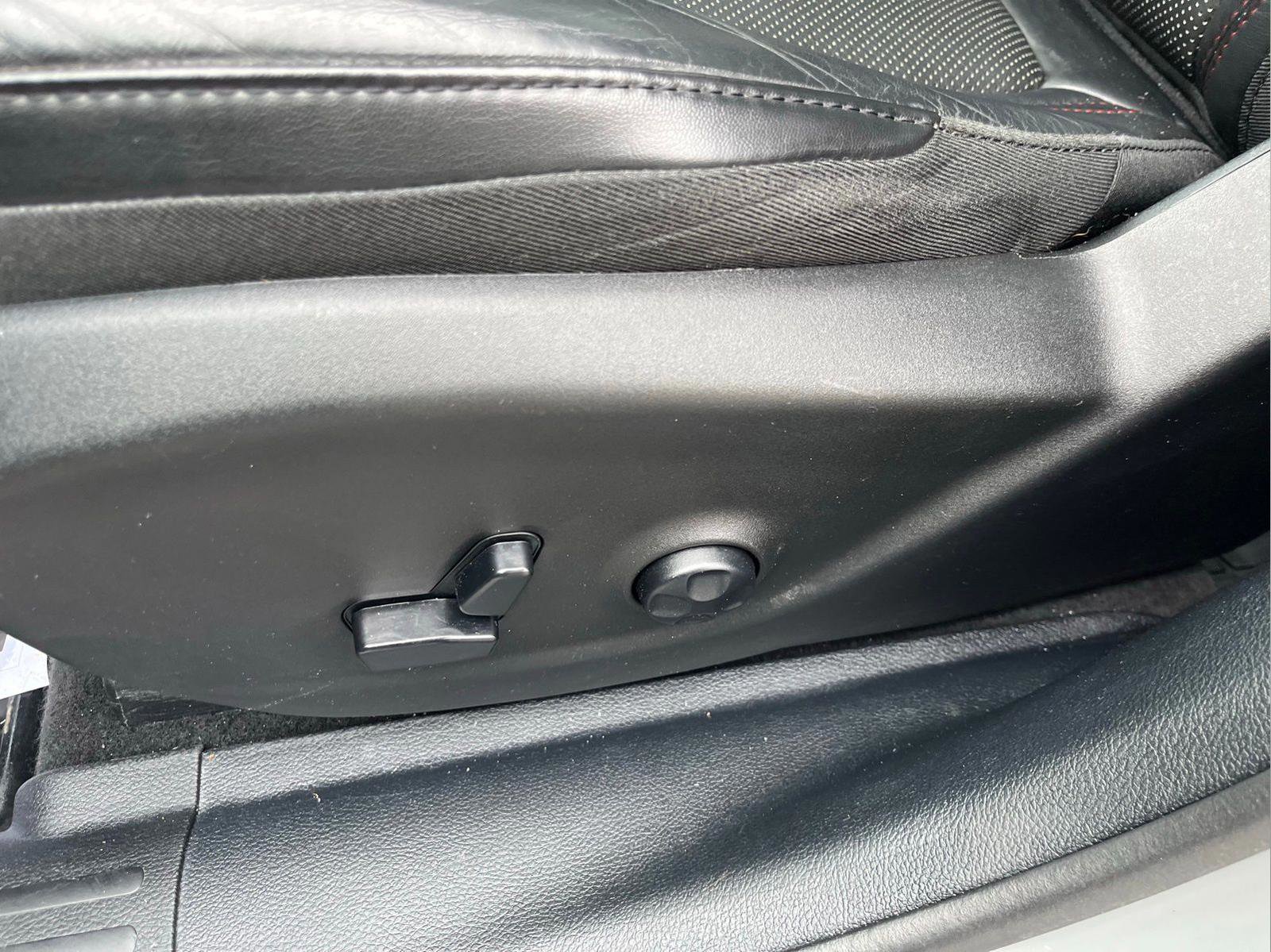Used 2019 Jeep Cherokee Trailhawk image 11