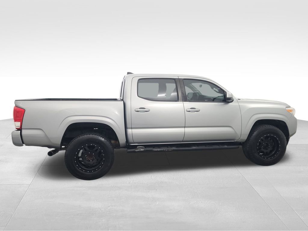Used 2016 Toyota Tacoma SR image 4