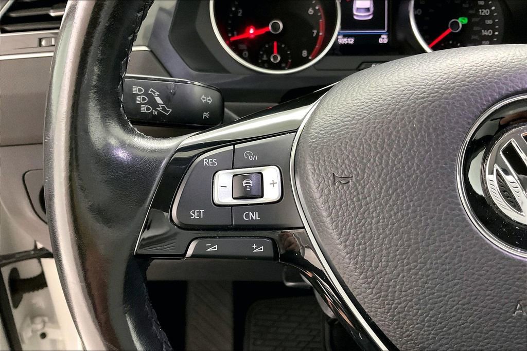 Used 2018 Volkswagen Tiguan SEL AWD/4WD image 11